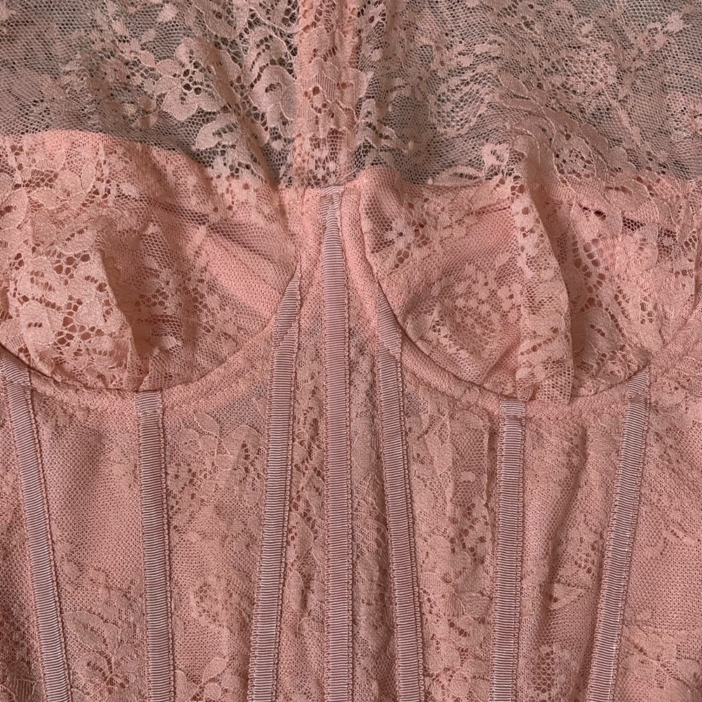💫HP‼️💫 NWT ASTR THE LABEL Lacie Illusion Lace Bodysuit in Blush Pink, Size XS - Picture 4 of 7